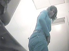Chicks’ gushing slits filmed by spy cam in toilet